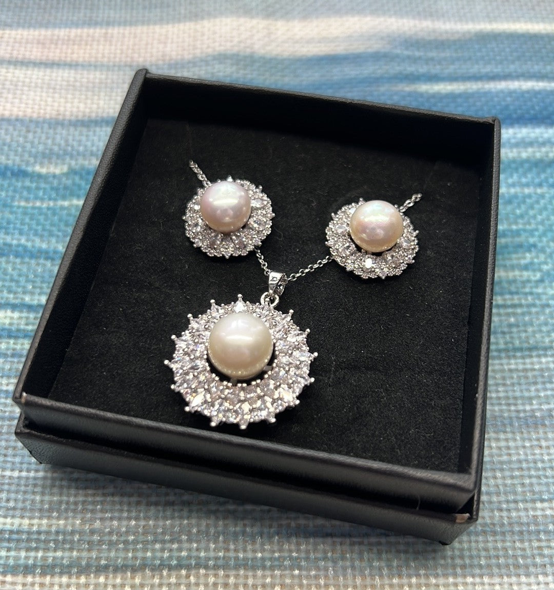 Annabella - Luxury Round Freshwater Pearl Earrings and Necklace Set