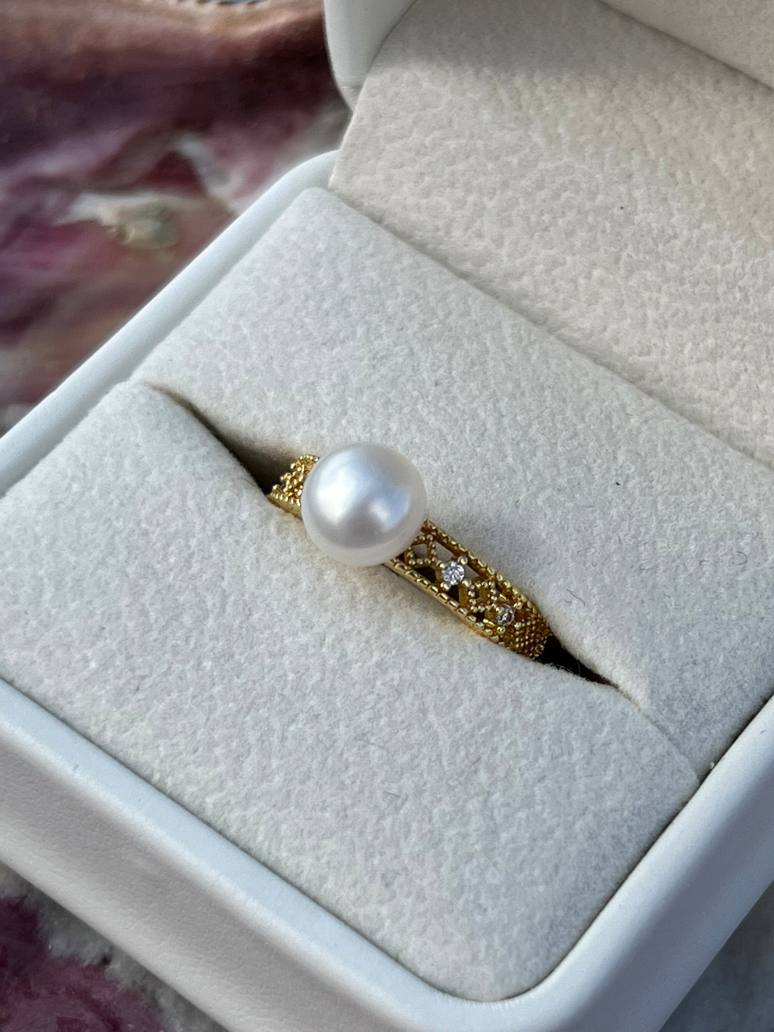 Juliette - Simple White Pearl Ring