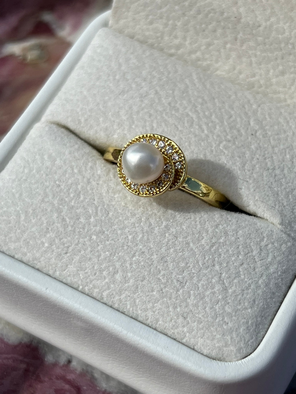 Calista's Whirlpool - Simple White Pearl Ring