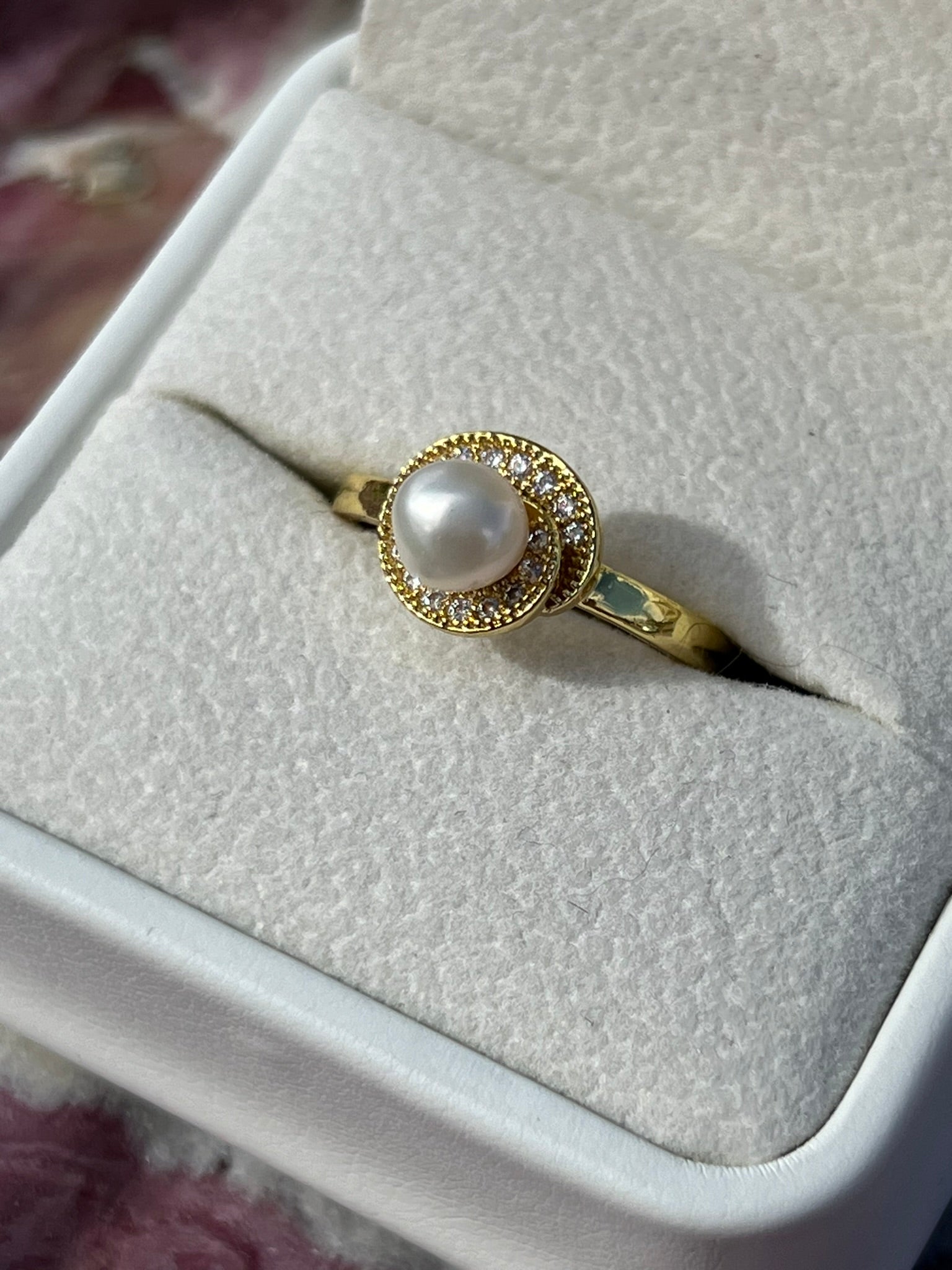 Calista's Whirlpool - Simple White Pearl Ring