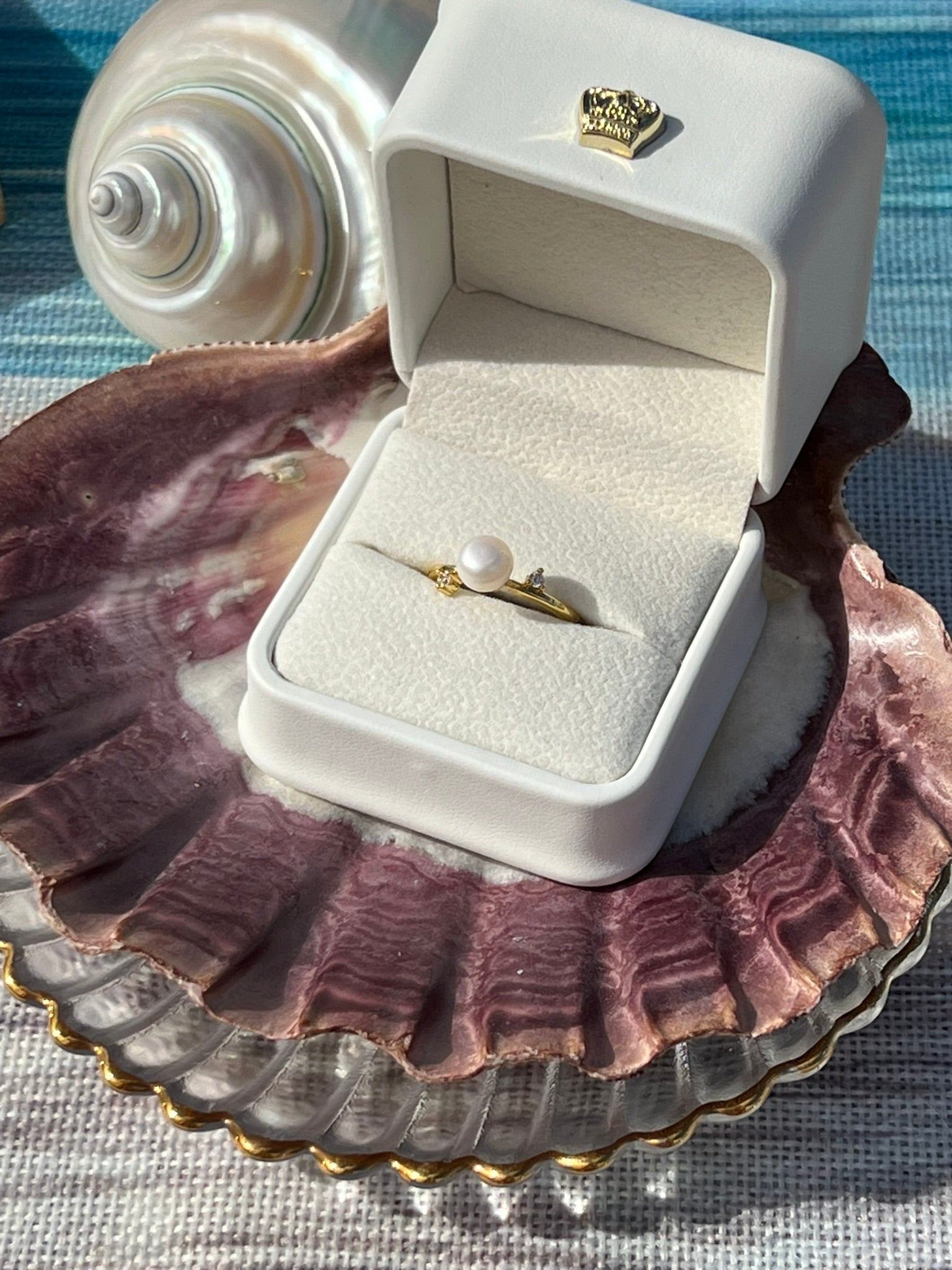 Lila- Simple White Pearl Ring