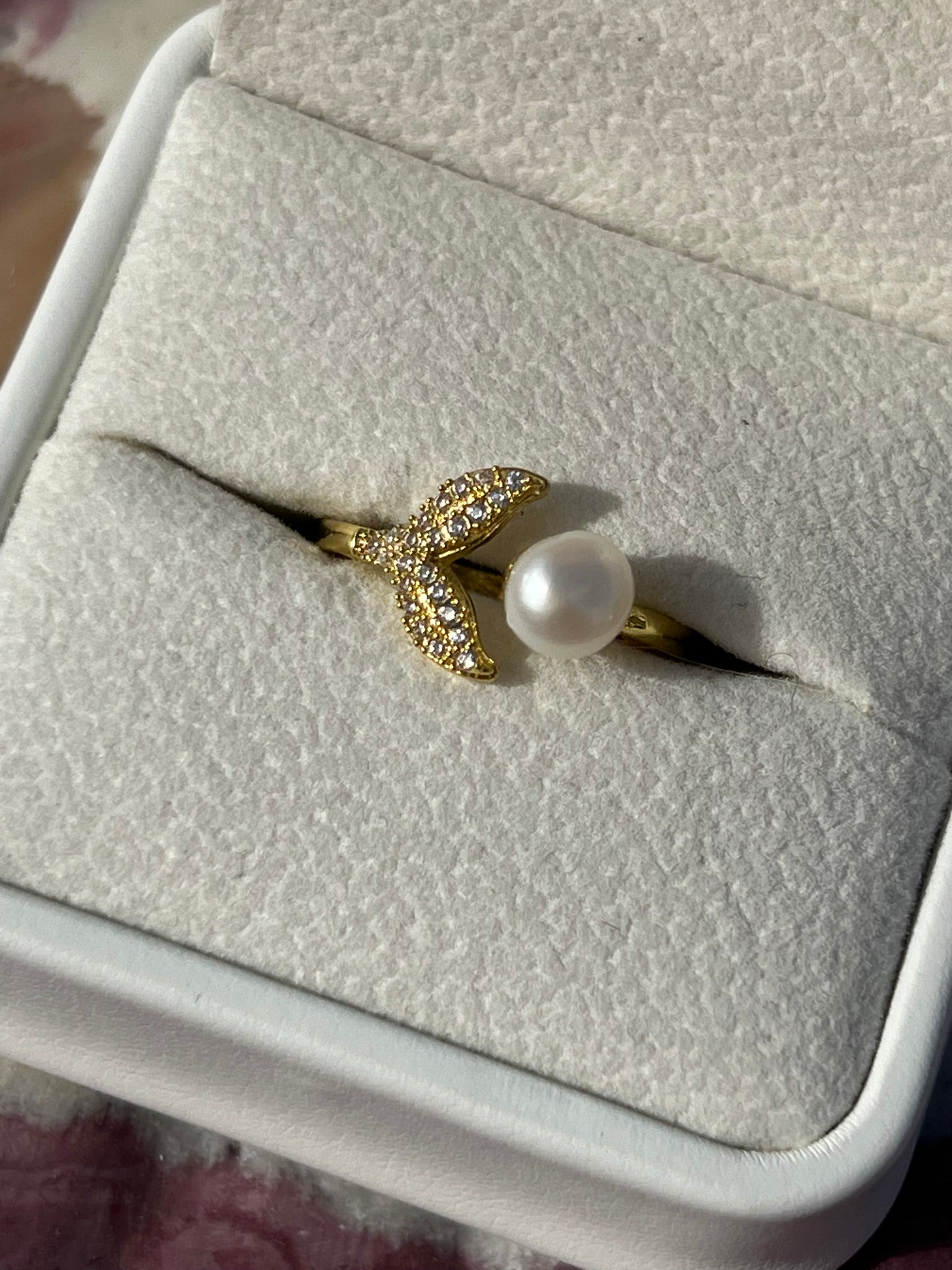 Nyla's Tail - Simple White Pearl Ring
