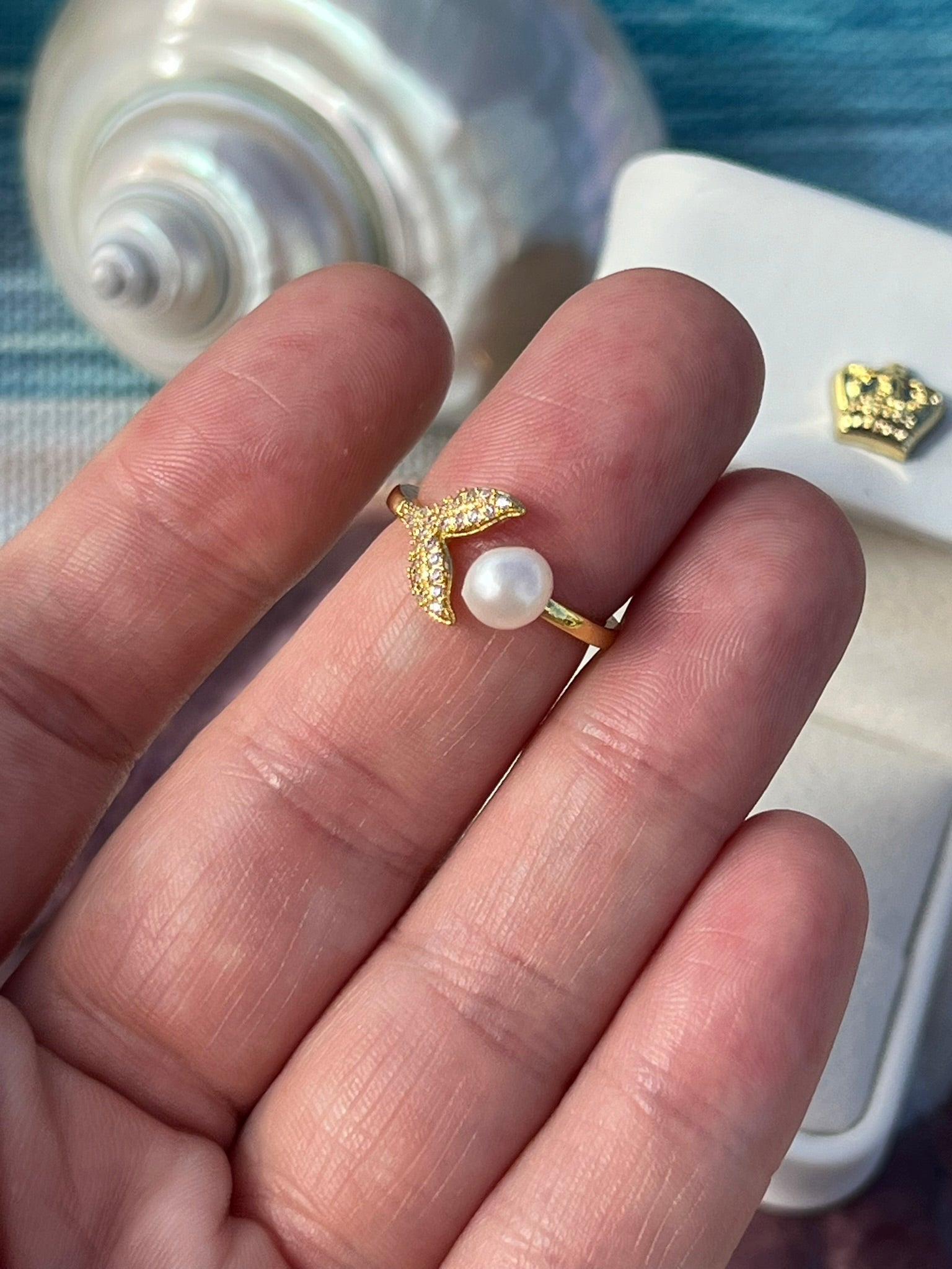 Nyla's Tail - Simple White Pearl Ring