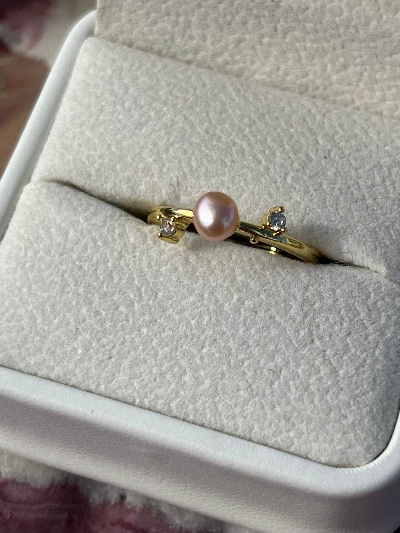 Clara - Simple Pink Pearl Ring