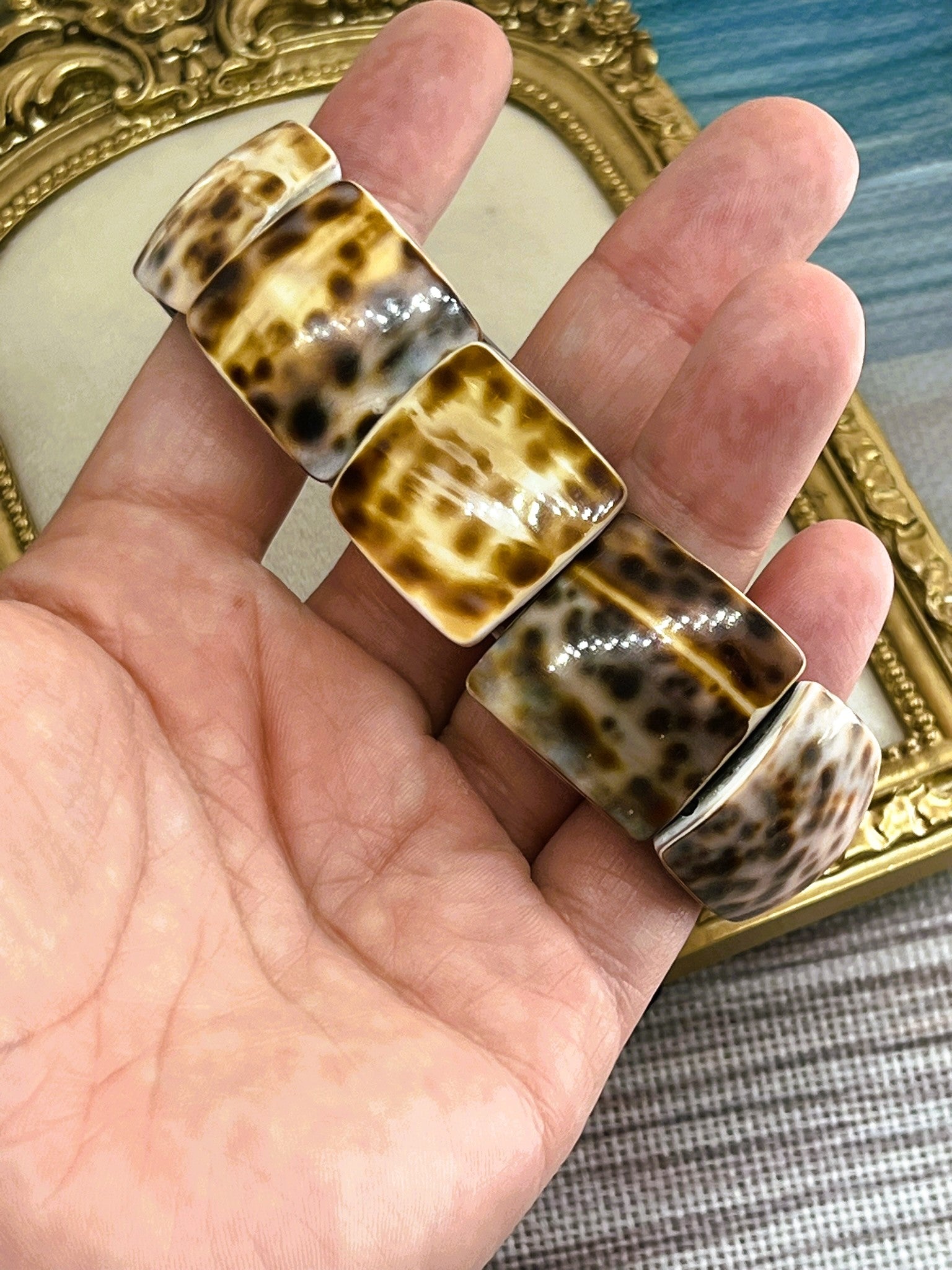 Junonia - Square Polished Shell Stretch Bracelet